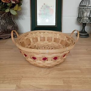 Round Woven Wicker Baskets Rose Painted Trim Country Cottage Farmhouse Decor